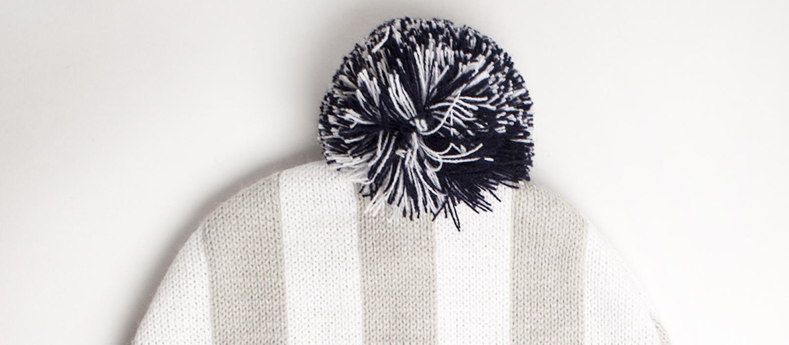 Roberts Bobble Hat - Image 3