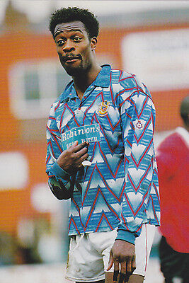 Francis Bobble Hat - Image 3